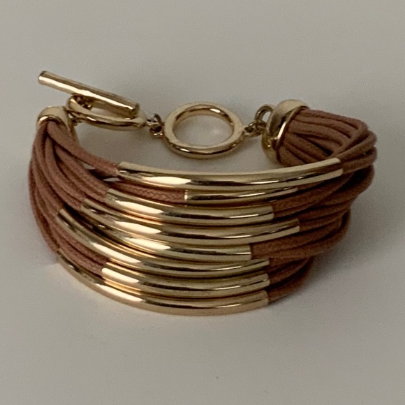 Strap & gold tone bar bracelet. - Picture 1 of 4